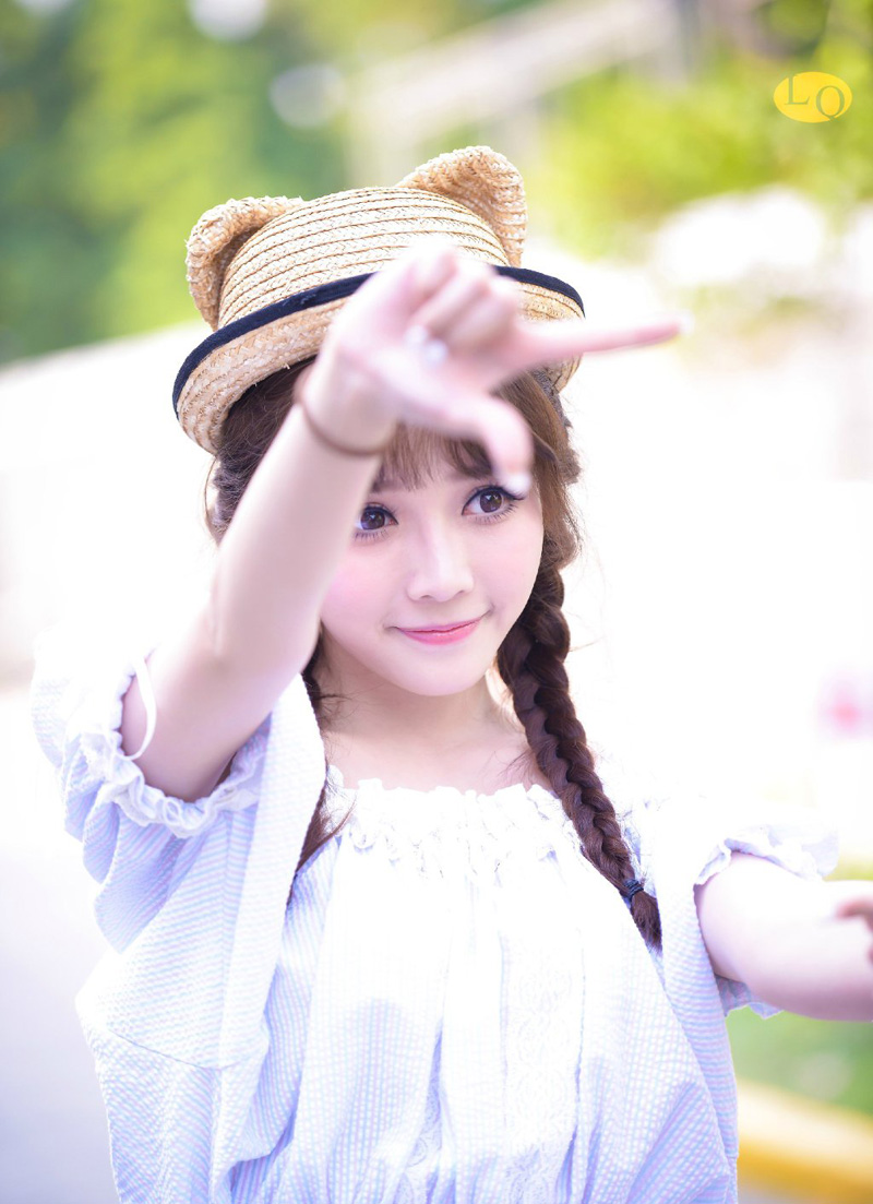 就算此刻诸葛亮放手蜀中，吕布在占据蜀中之后，还是会压过来，压得刘备喘不过气来，不得不再寻找更多的生存空间，然后……